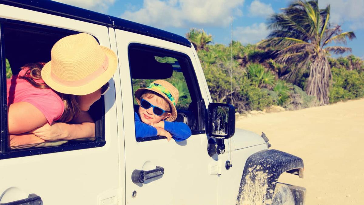 /Kids of foreign drivers stopping in Costa Rica